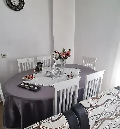2+1 Apartament Near Bazzar Apartamento Korce